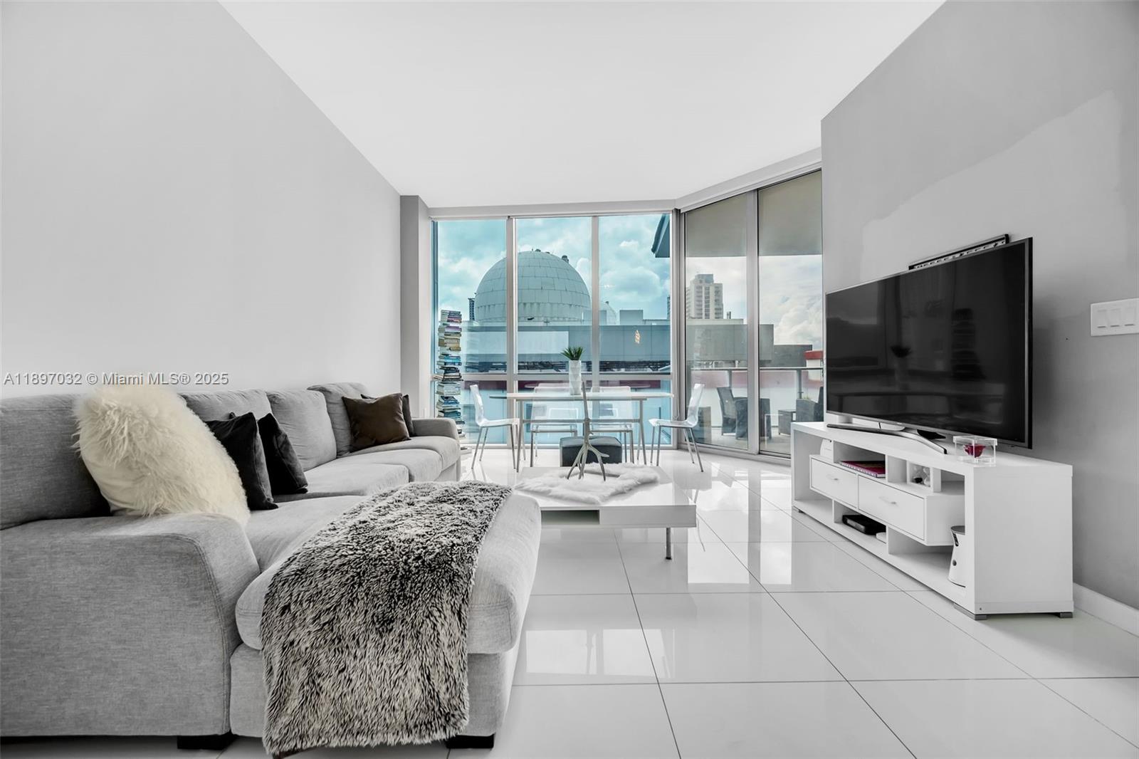 image Paramount Miami Worldcent8