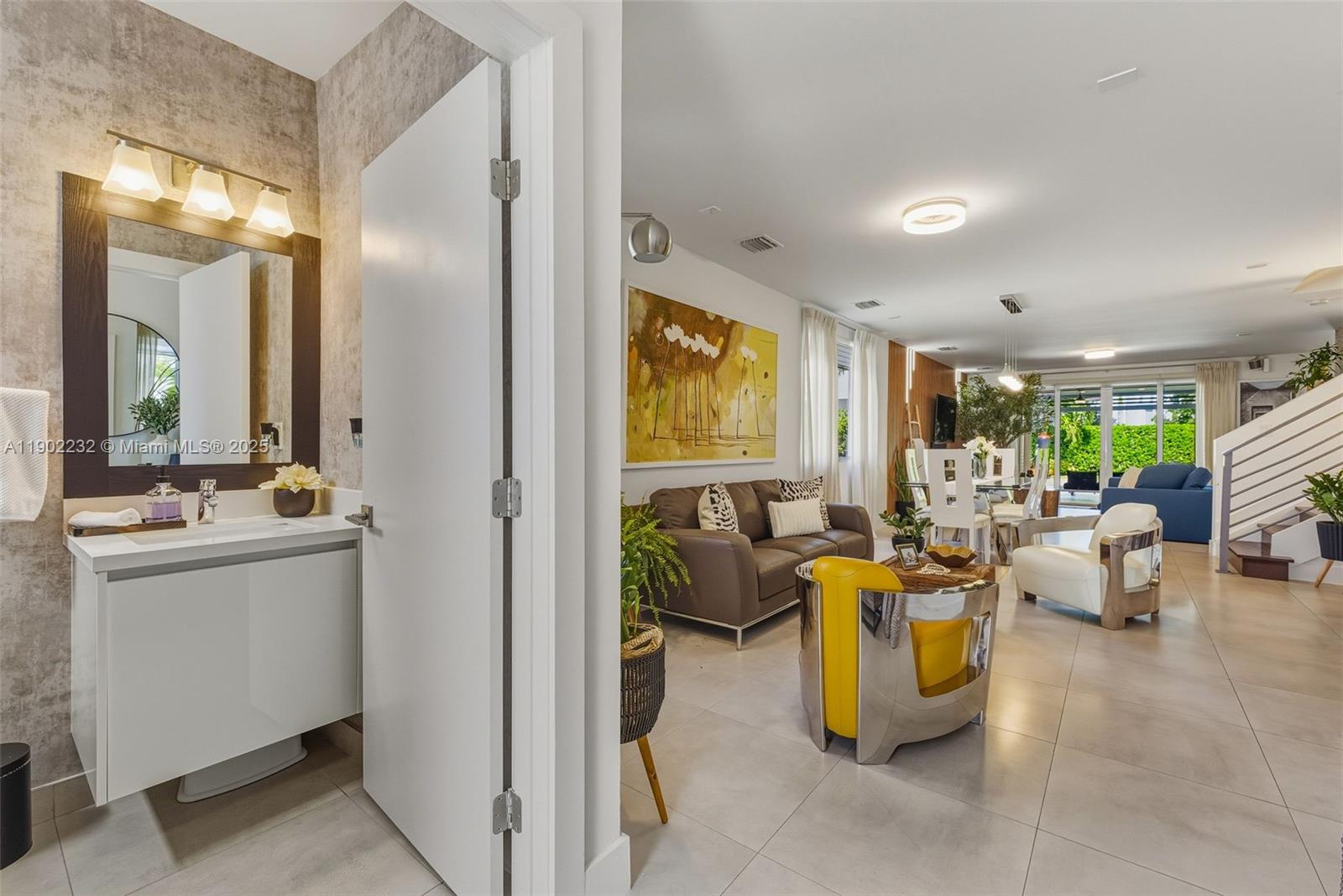 10359 NW 67th Ter Doral, FL 33178