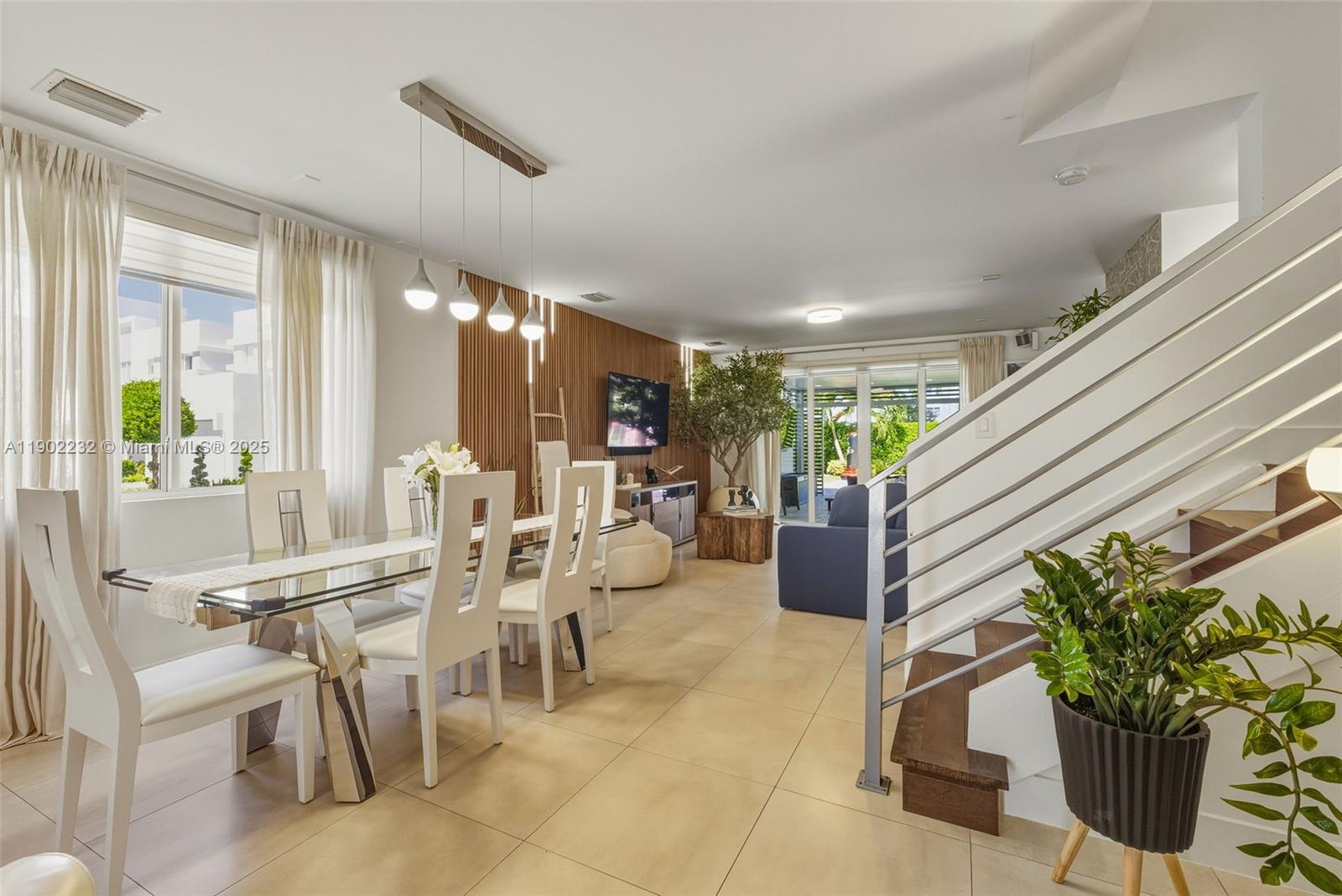 10359 NW 67th Ter Doral, FL 33178