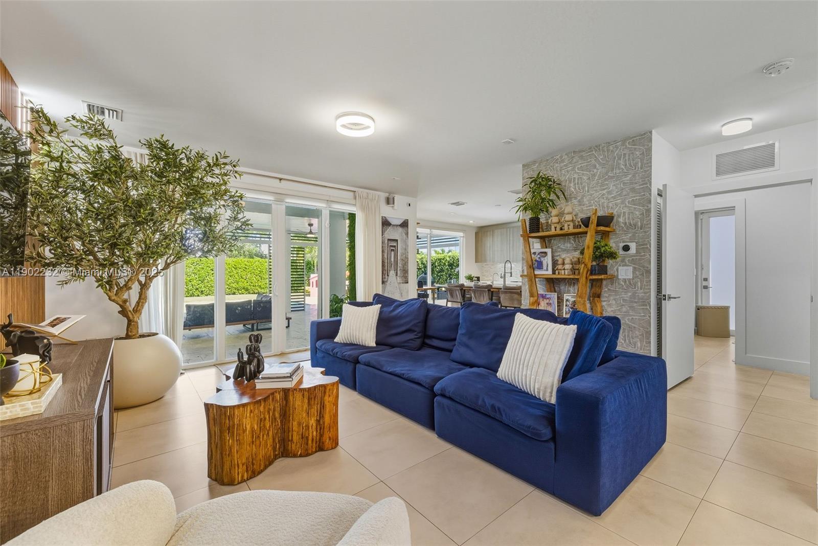 10359 NW 67th Ter Doral, FL 33178