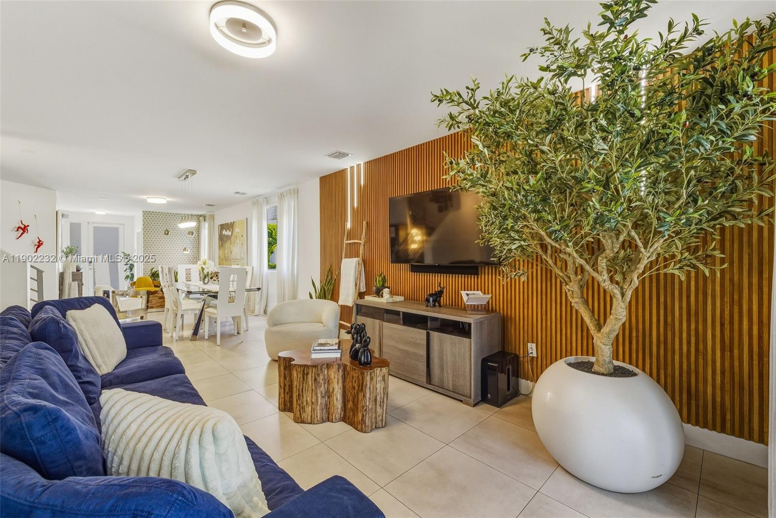 10359 NW 67th Ter Doral, FL 33178