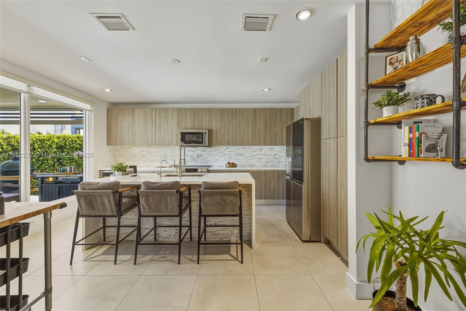 10359 NW 67th Ter Doral, FL 33178