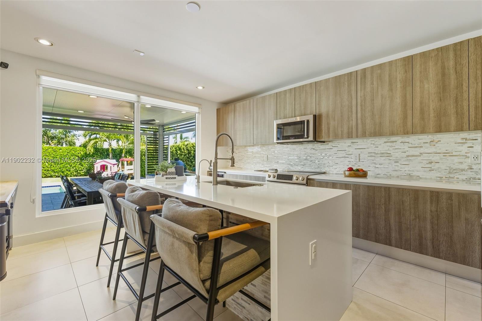 10359 NW 67th Ter Doral, FL 33178