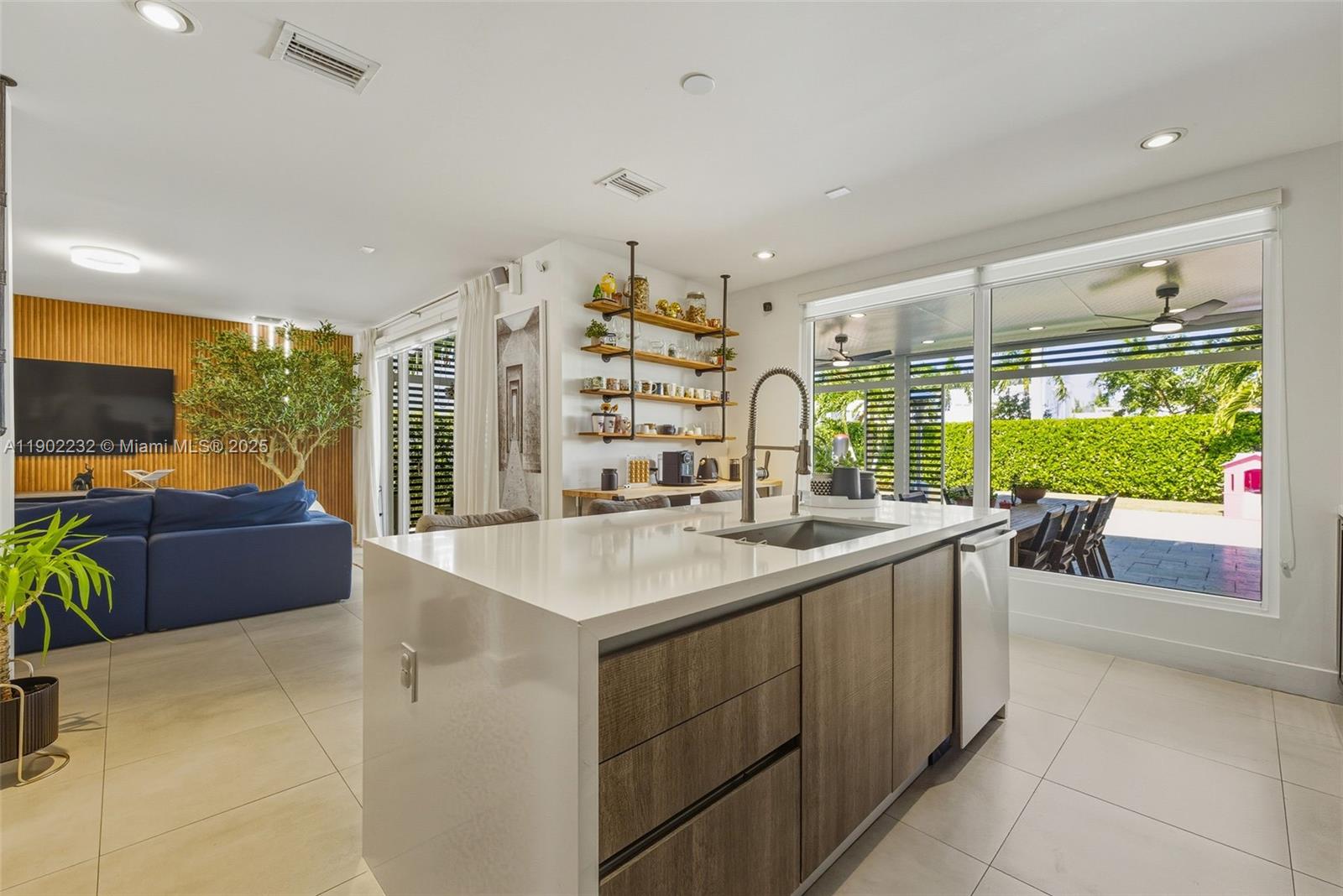 10359 NW 67th Ter Doral, FL 33178