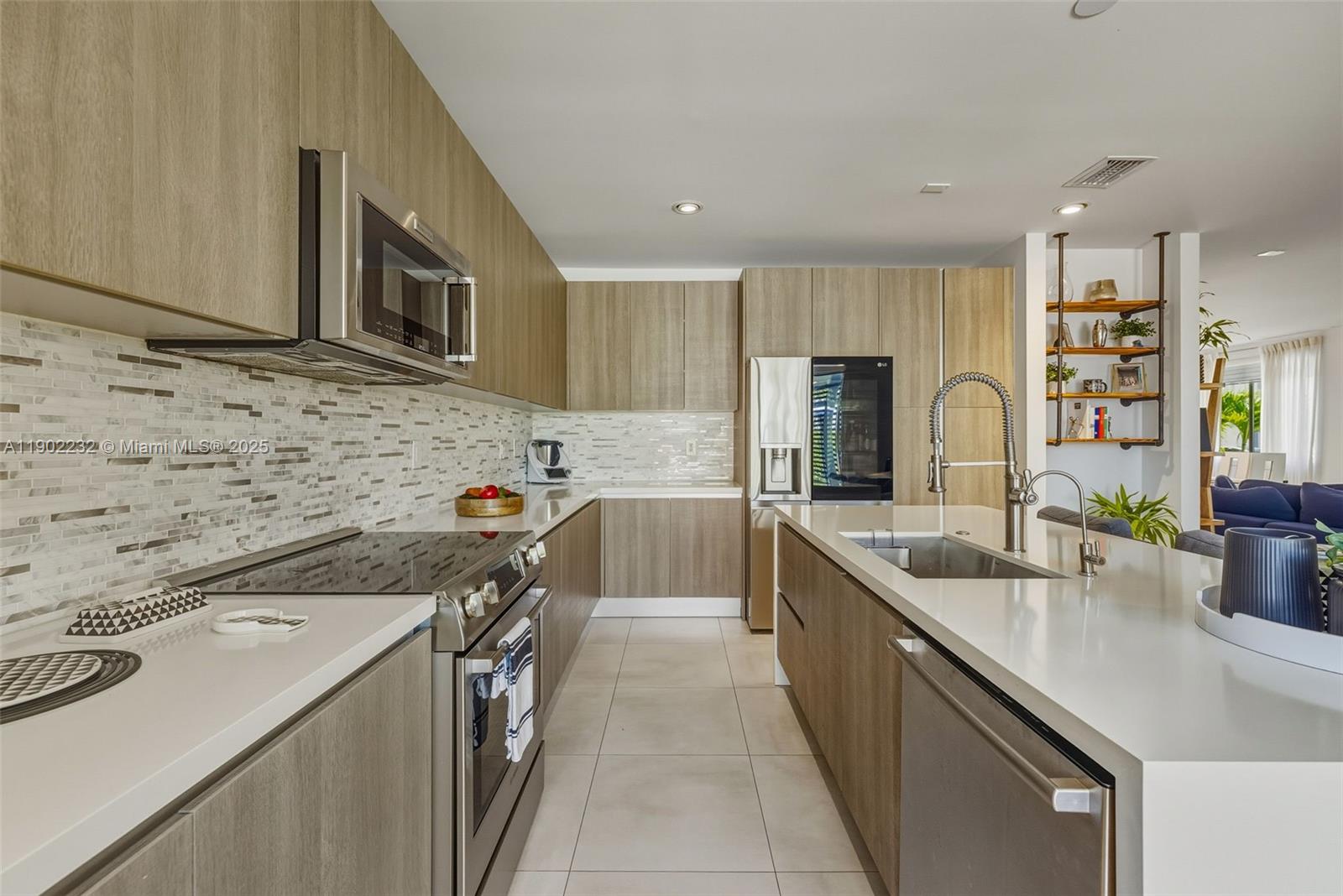 10359 NW 67th Ter Doral, FL 33178