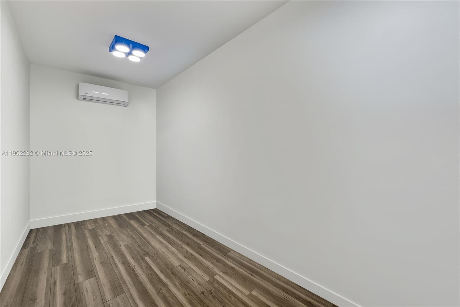 10359 NW 67th Ter Doral, FL 33178