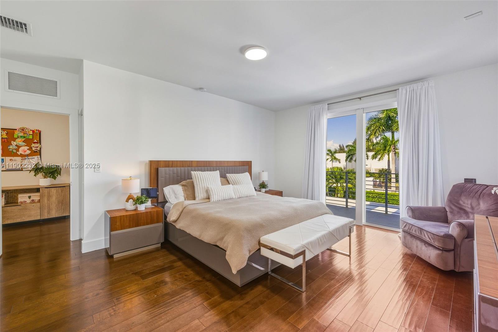 10359 NW 67th Ter Doral, FL 33178