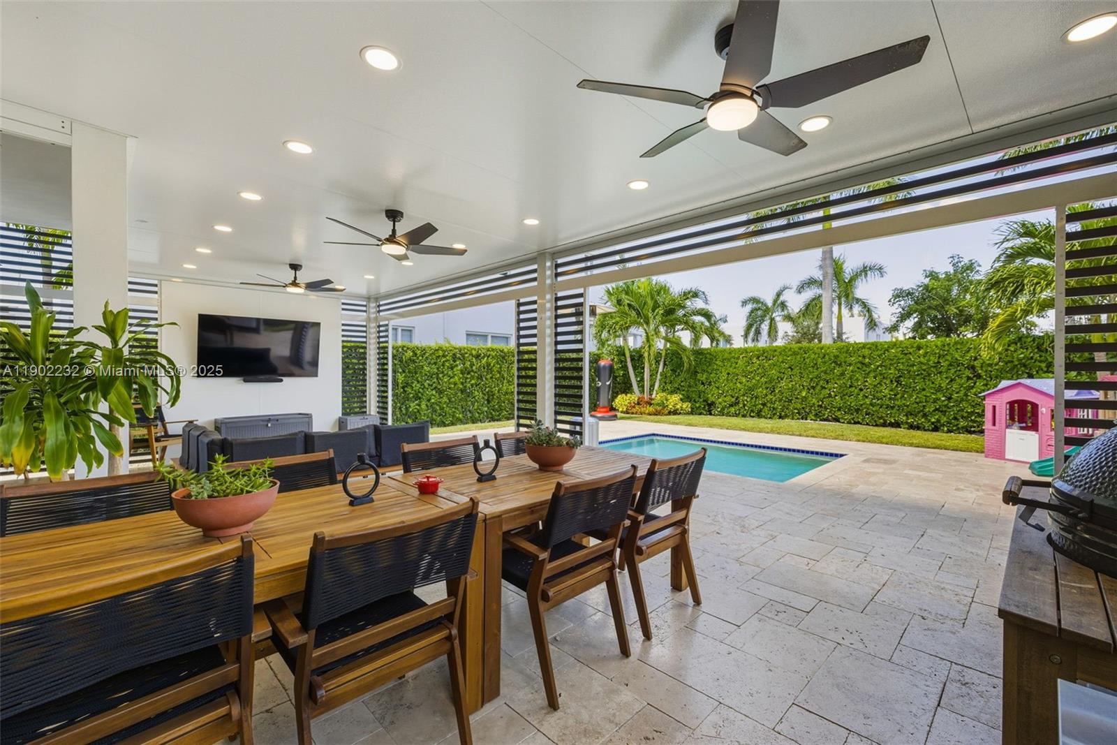 10359 NW 67th Ter Doral, FL 33178