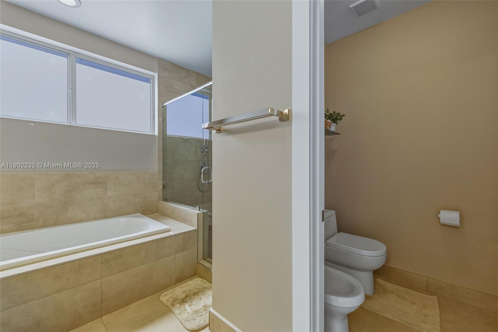 10359 NW 67th Ter Doral, FL 33178