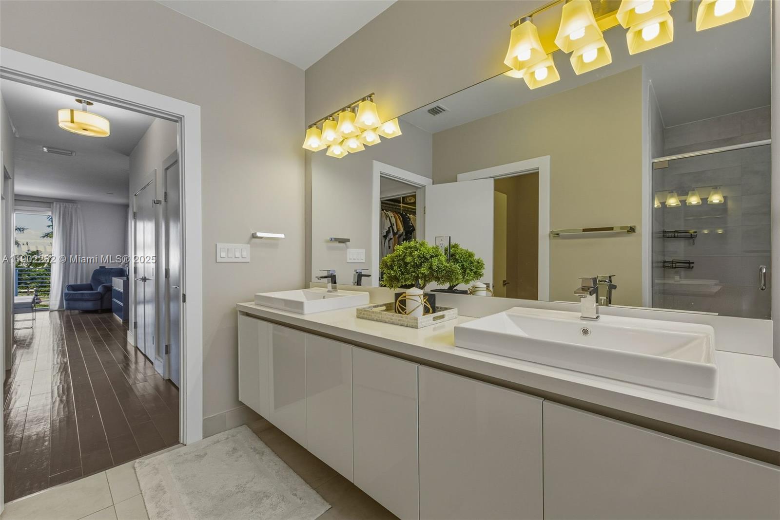 10359 NW 67th Ter Doral, FL 33178