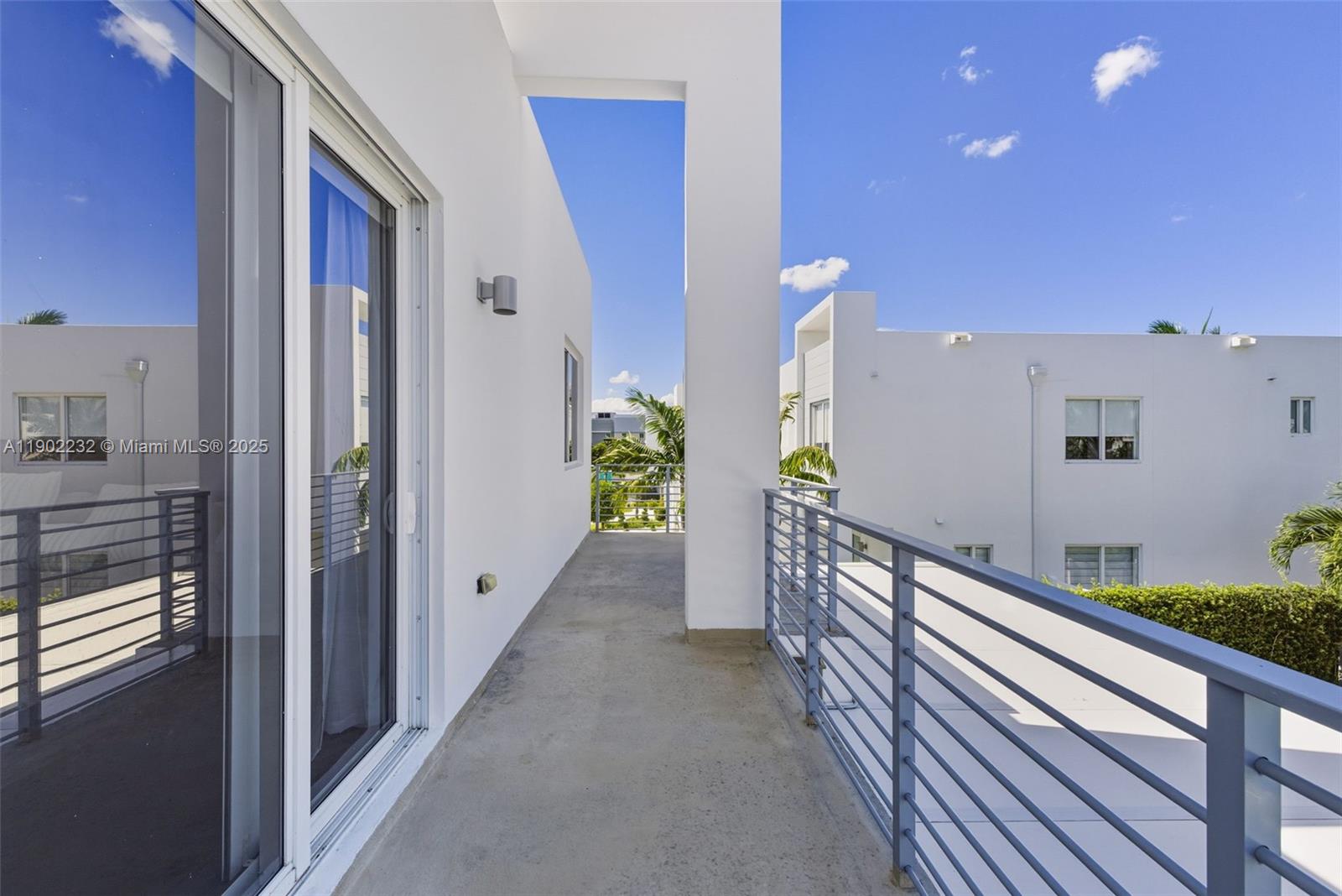 10359 NW 67th Ter Doral, FL 33178