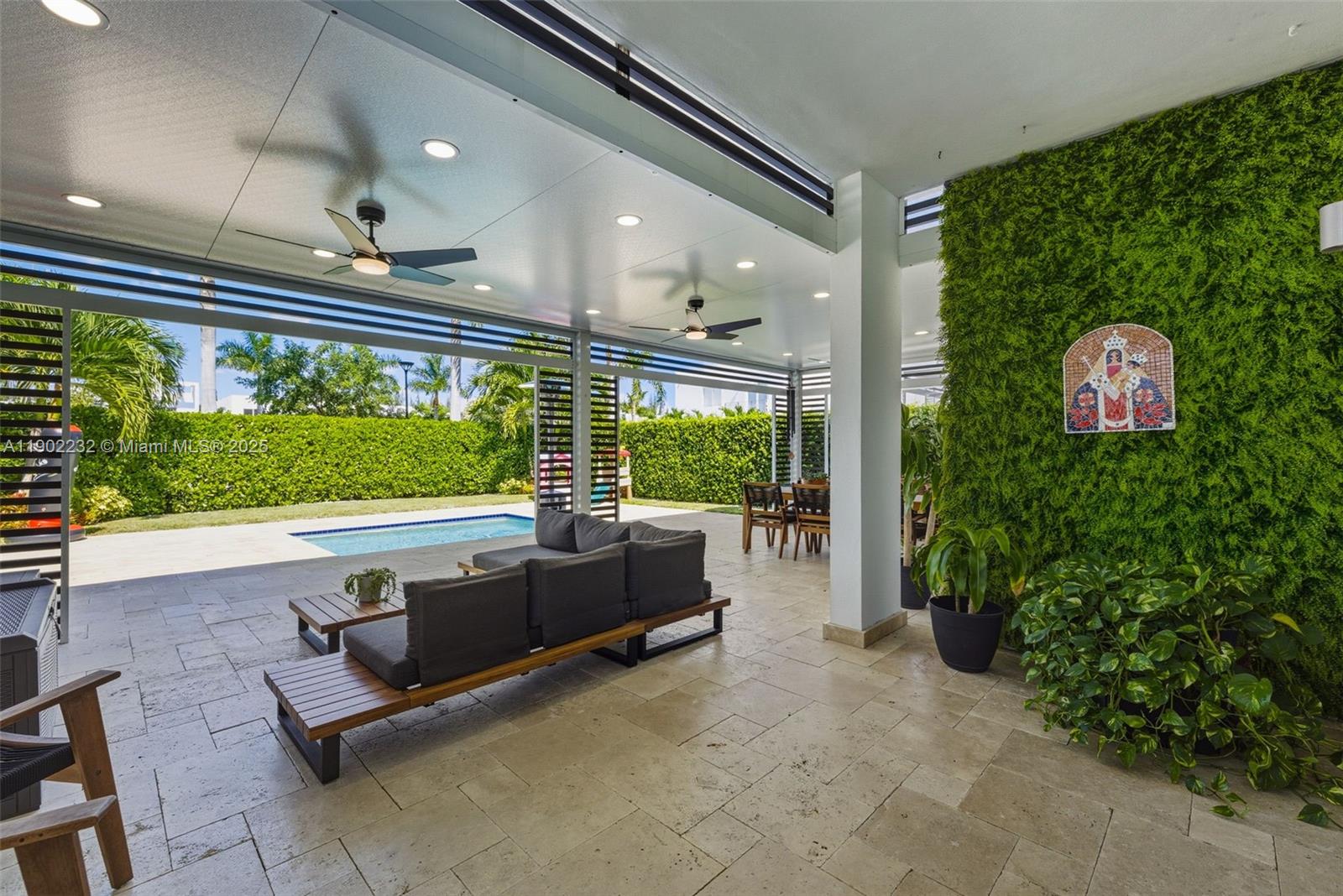 10359 NW 67th Ter Doral, FL 33178