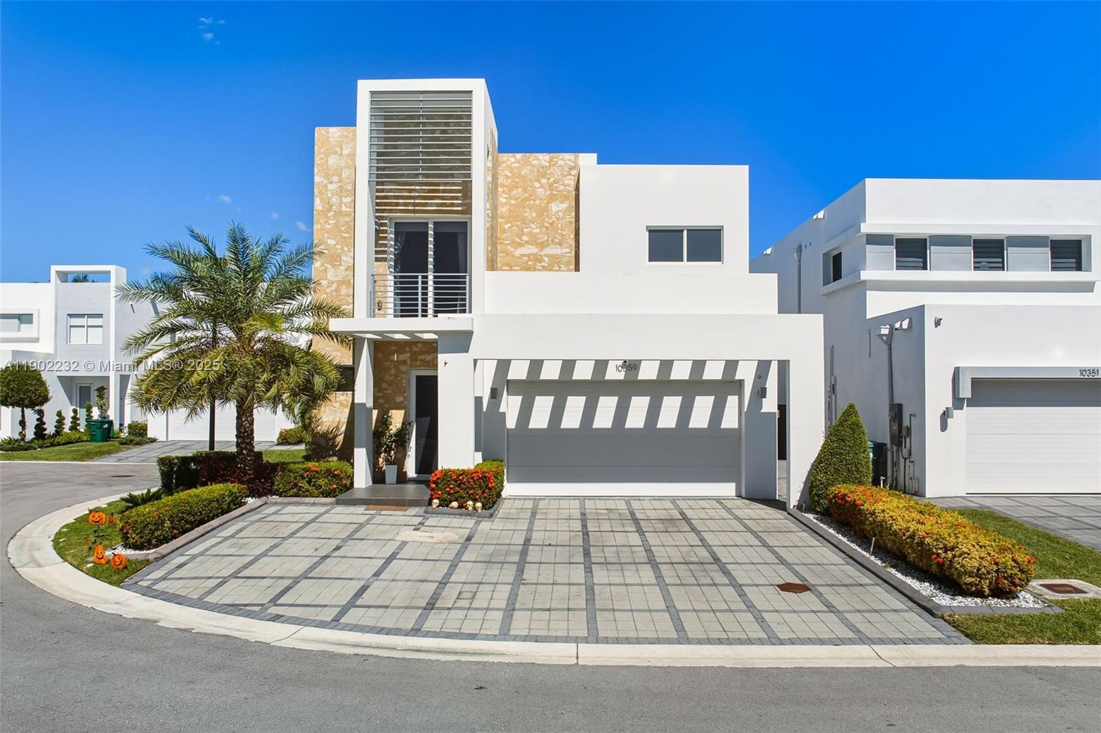 10359 NW 67th Ter Doral, FL 33178