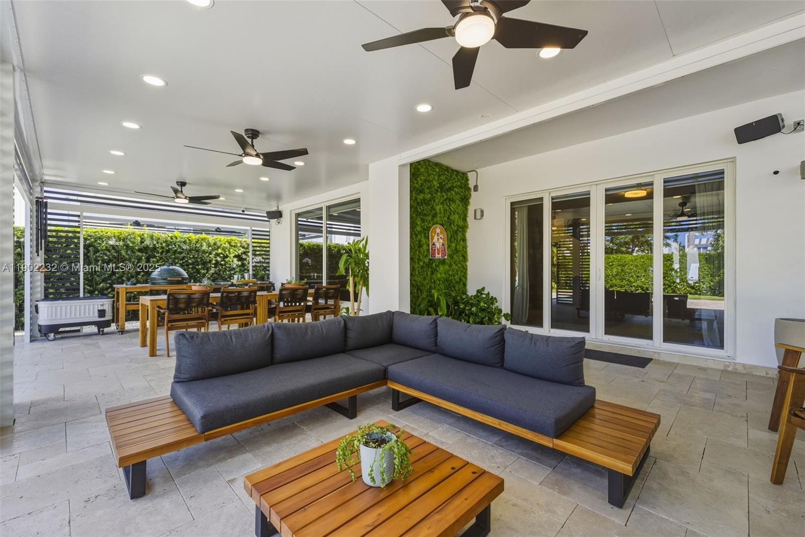 10359 NW 67th Ter Doral, FL 33178