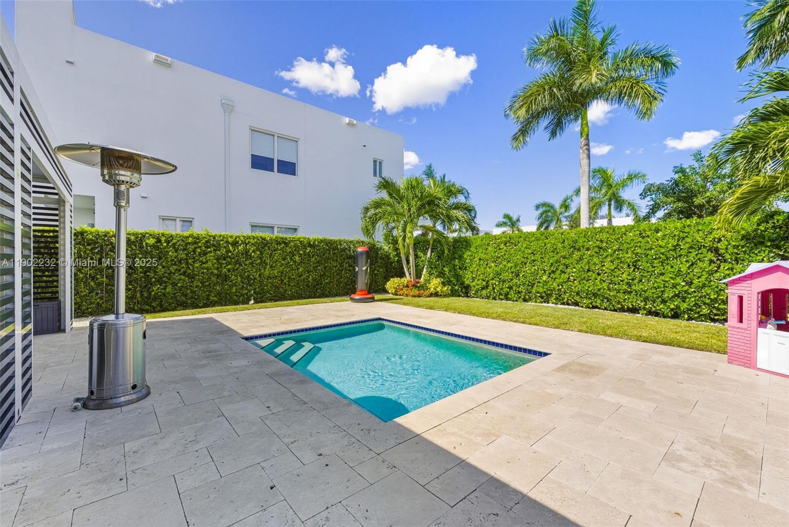 10359 NW 67th Ter Doral, FL 33178