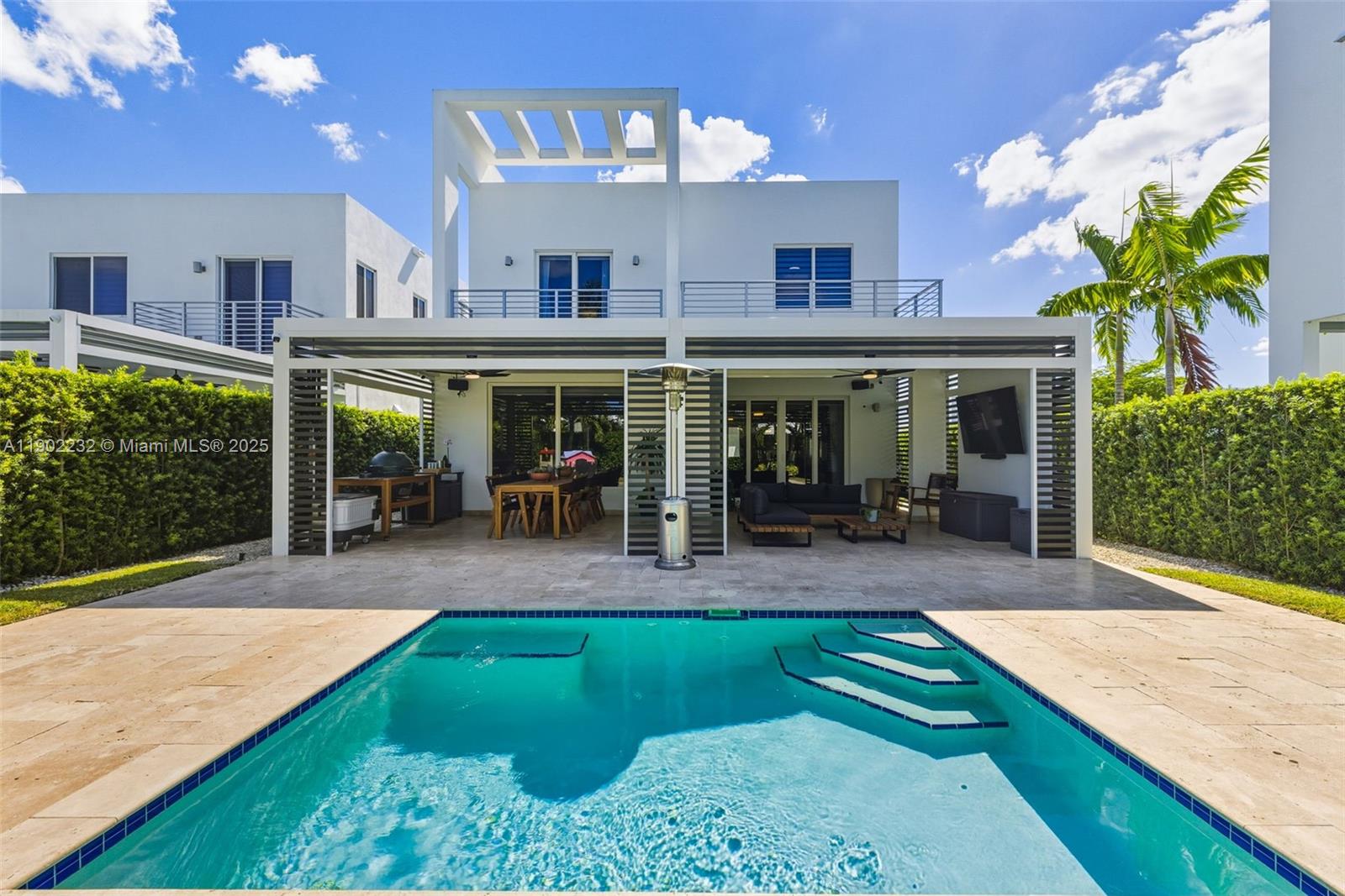 10359 NW 67th Ter Doral, FL 33178