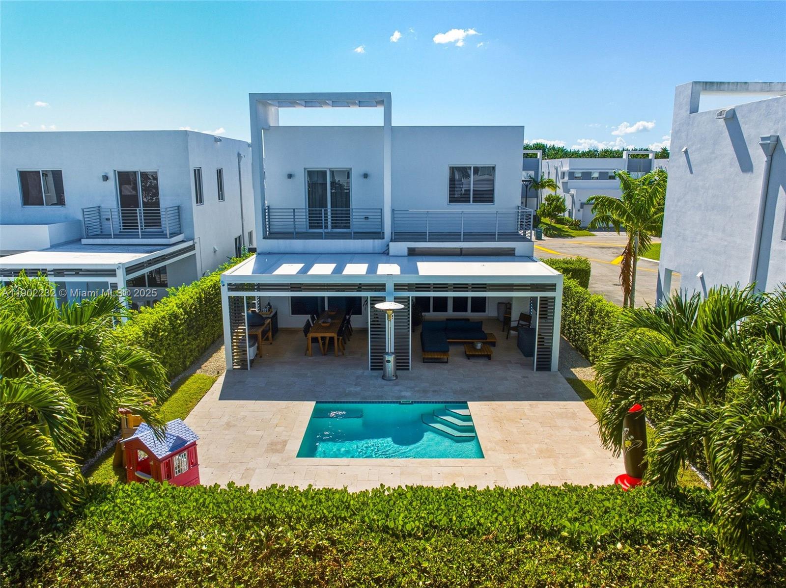 10359 NW 67th Ter Doral, FL 33178