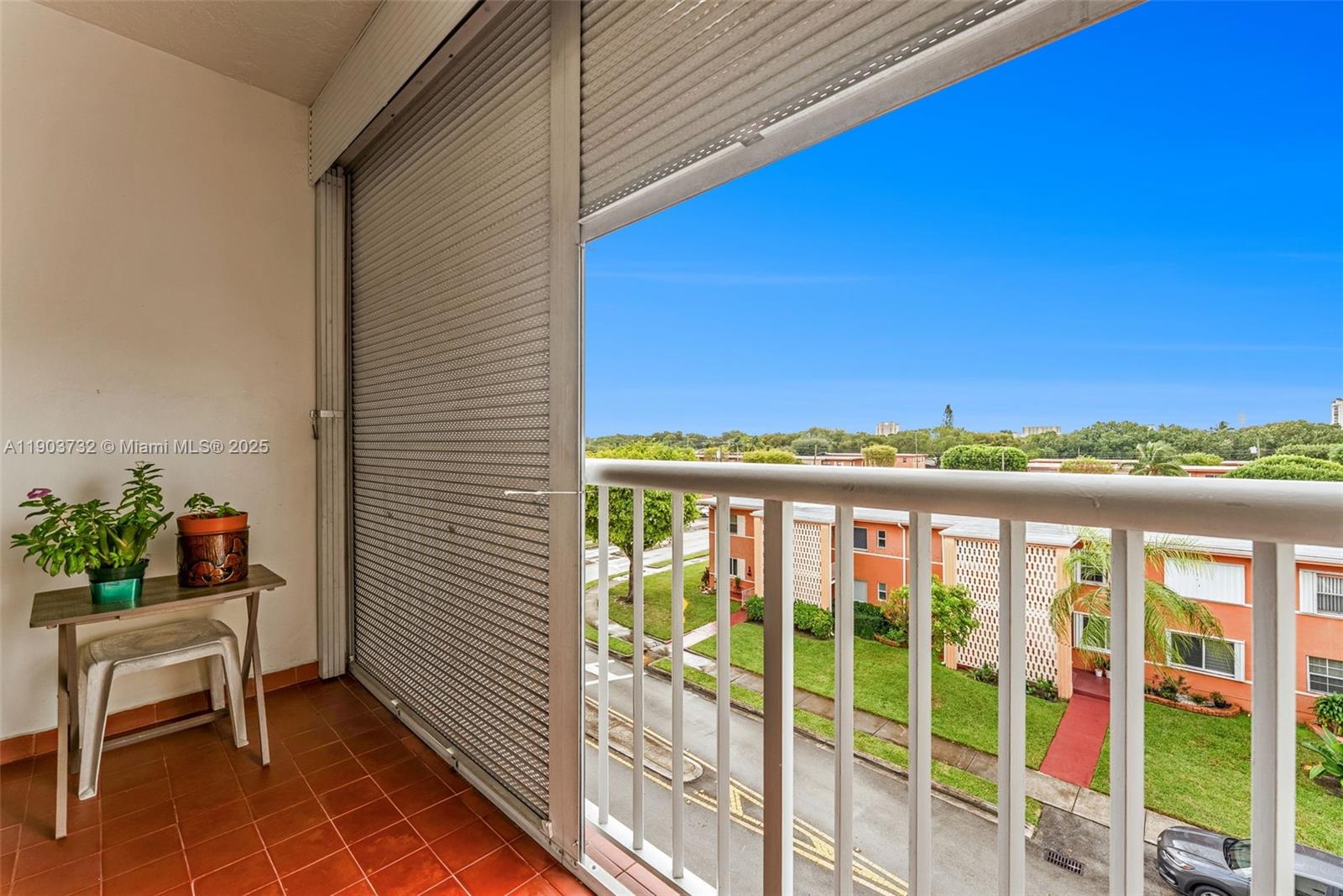 3661 SW 9th Ter #402