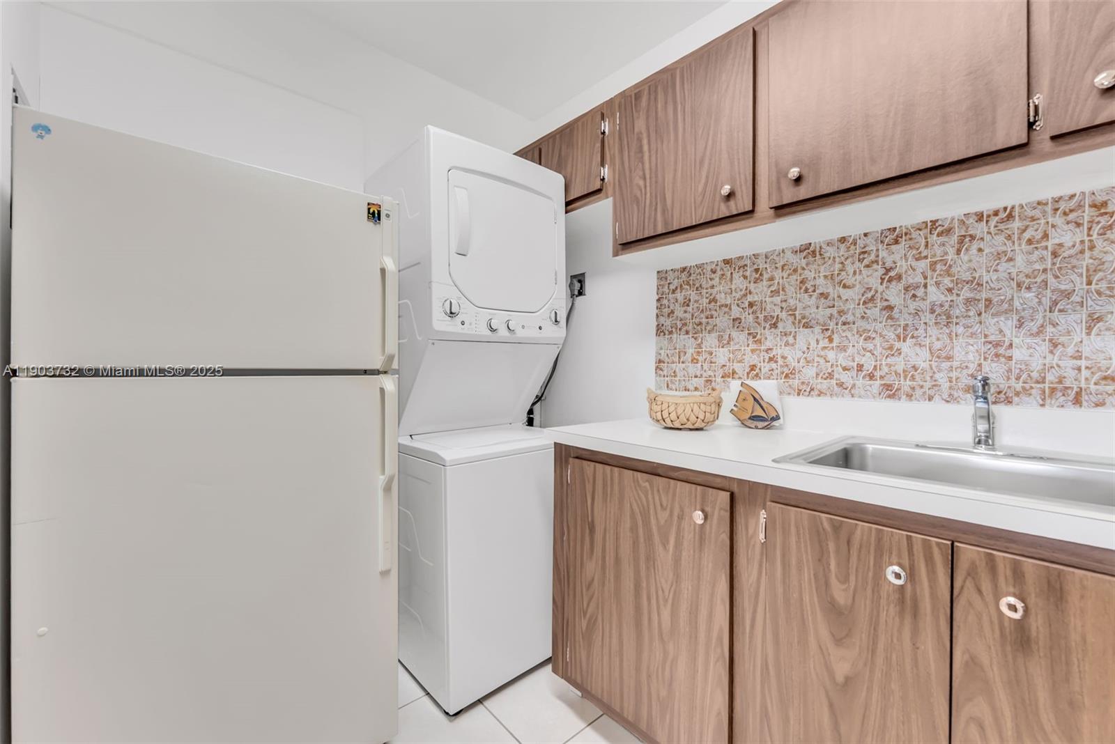 3661 SW 9th Ter #402 Miami, FL 33135