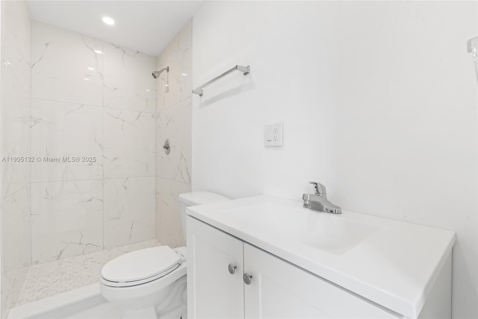 2385 SW 17th St Miami, FL 33145