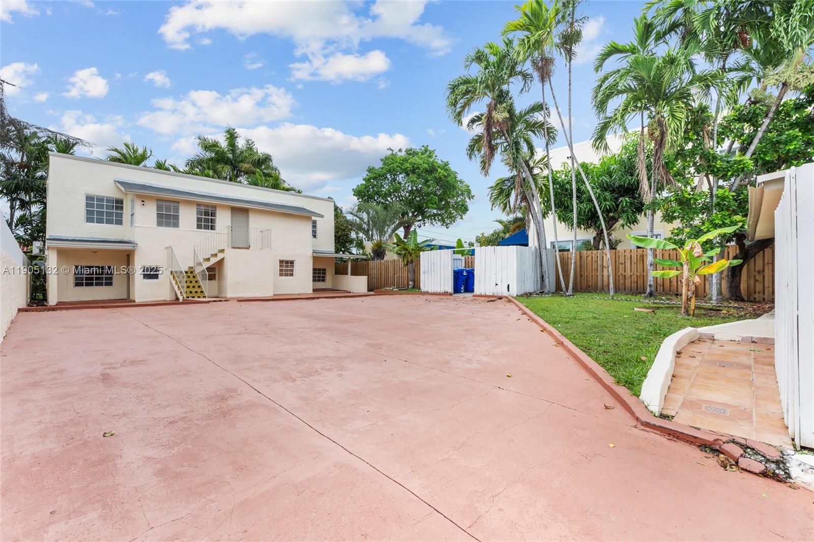 2385 SW 17th St Miami, FL 33145