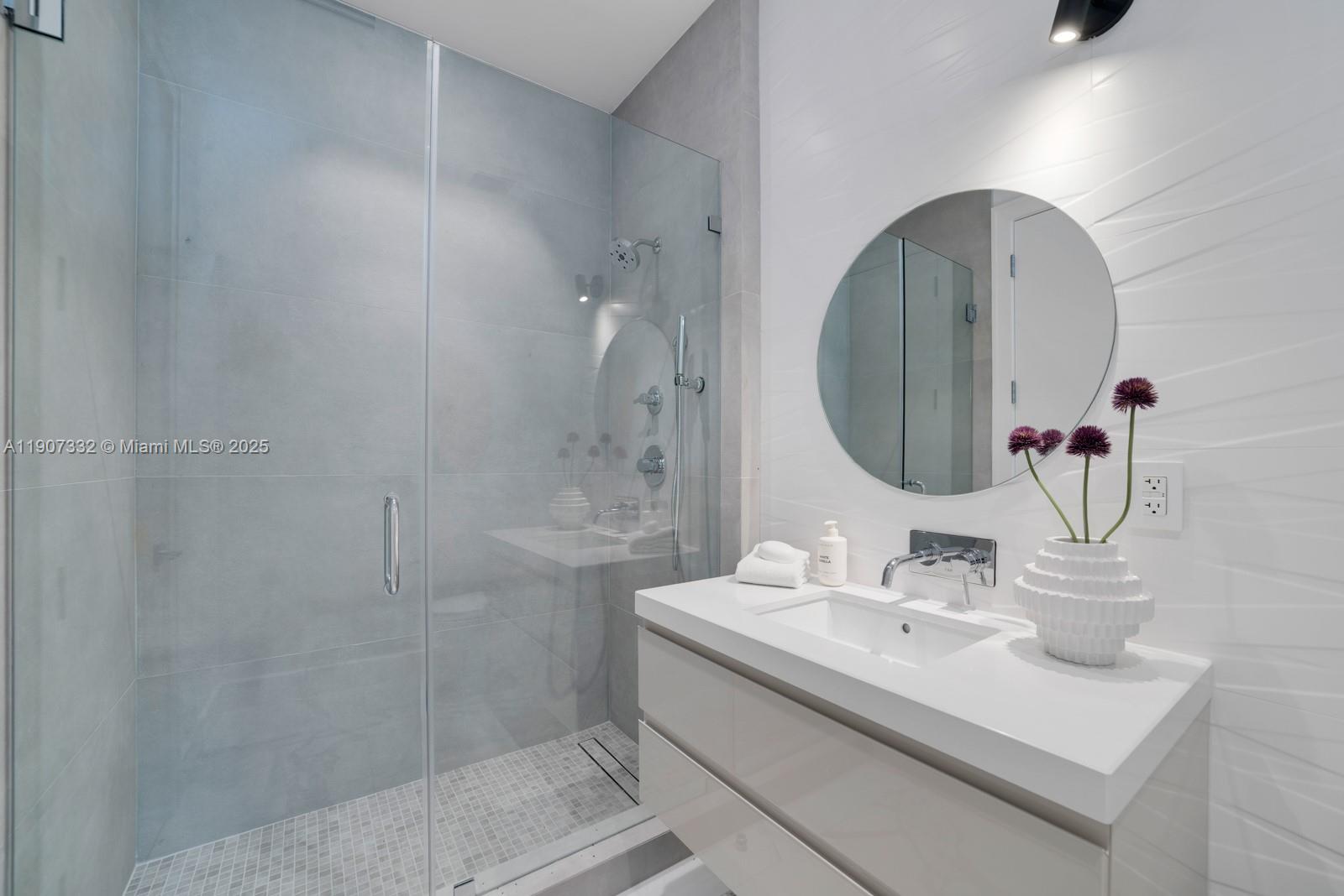 7845 Atlantic Way Miami Beach, FL 33141