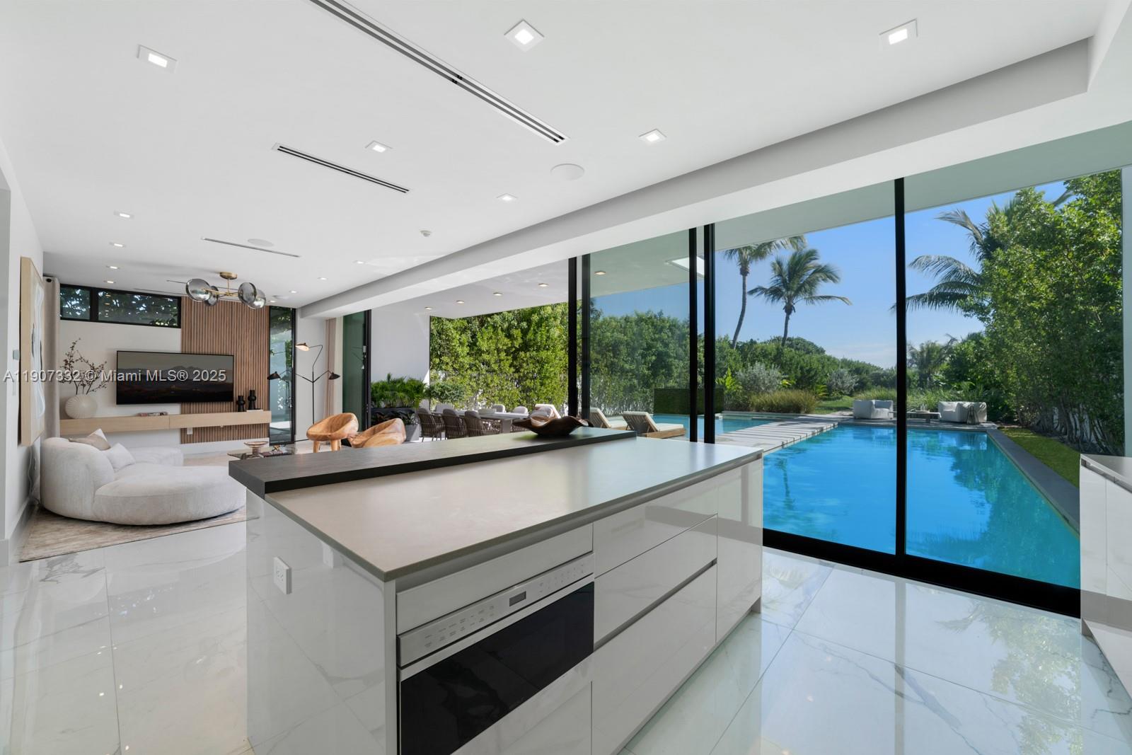 7845 Atlantic Way Miami Beach, FL 33141