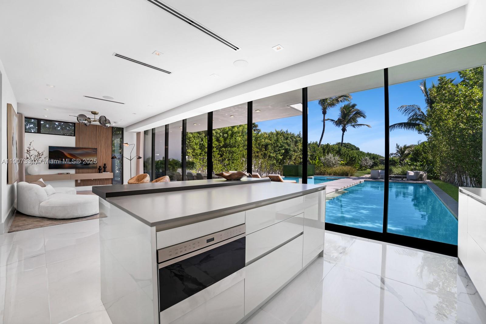 7845 Atlantic Way Miami Beach, FL 33141