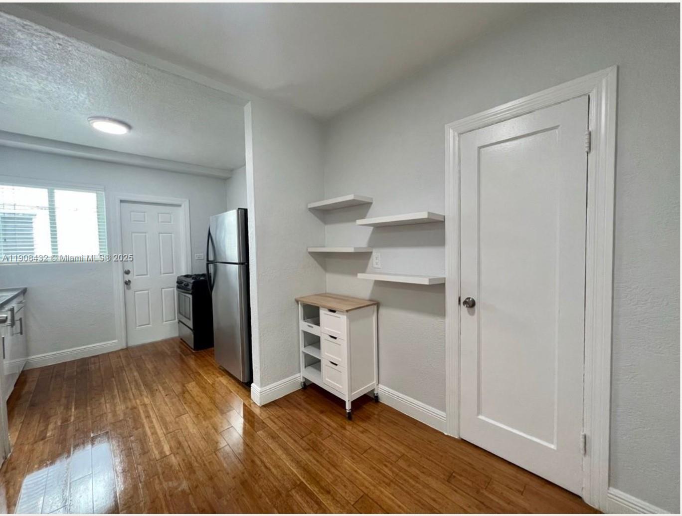 7315 Carlyle Ave #10