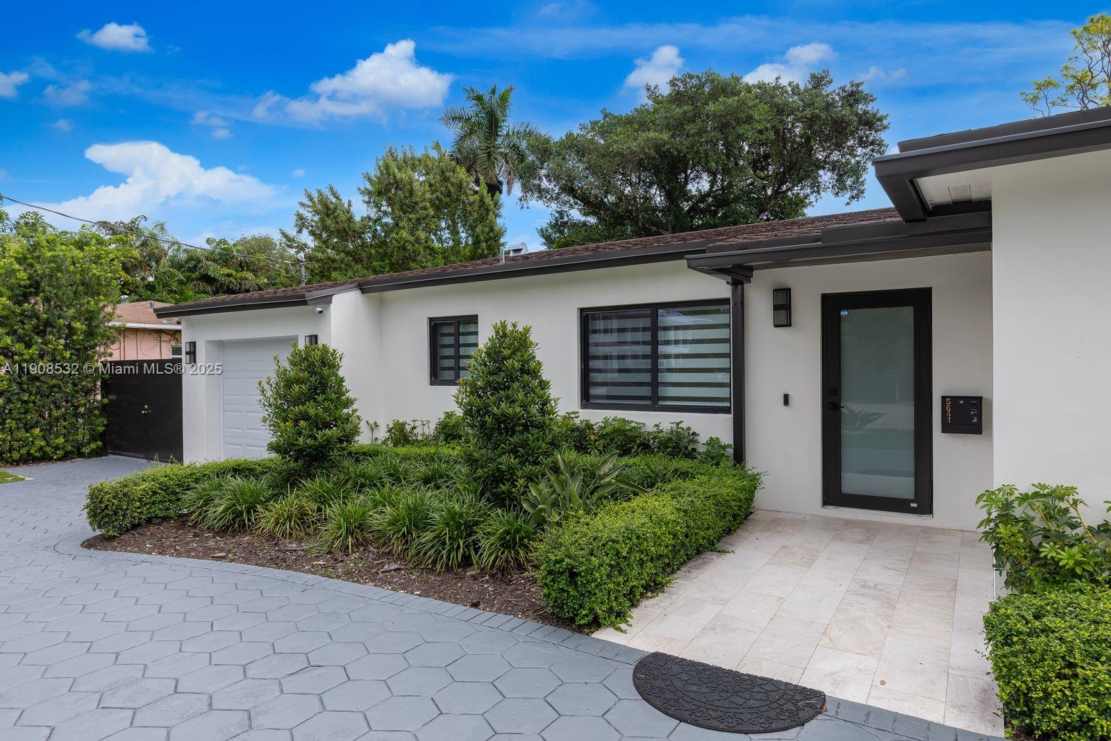 5641 SW 67th Ave South Miami, FL 33143