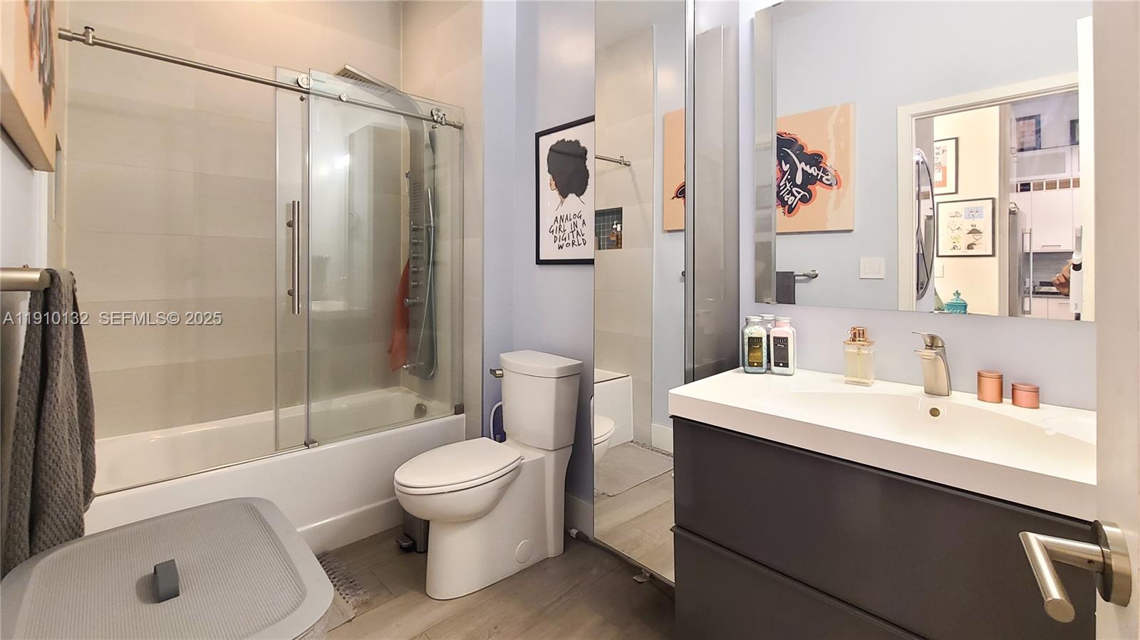 2001 Biscayne Blvd #2117 Miami, FL 33137