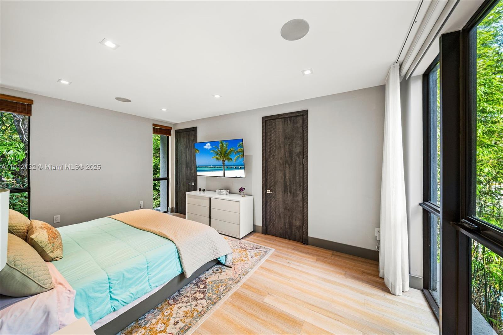 4185 Ventura Ave Coconut Grove, FL 33133