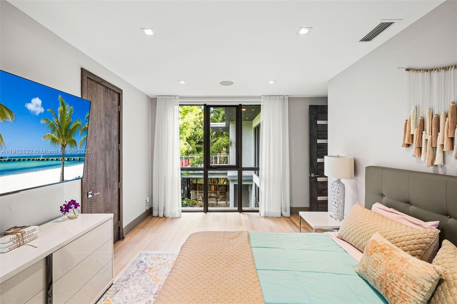 4185 Ventura Ave Coconut Grove, FL 33133