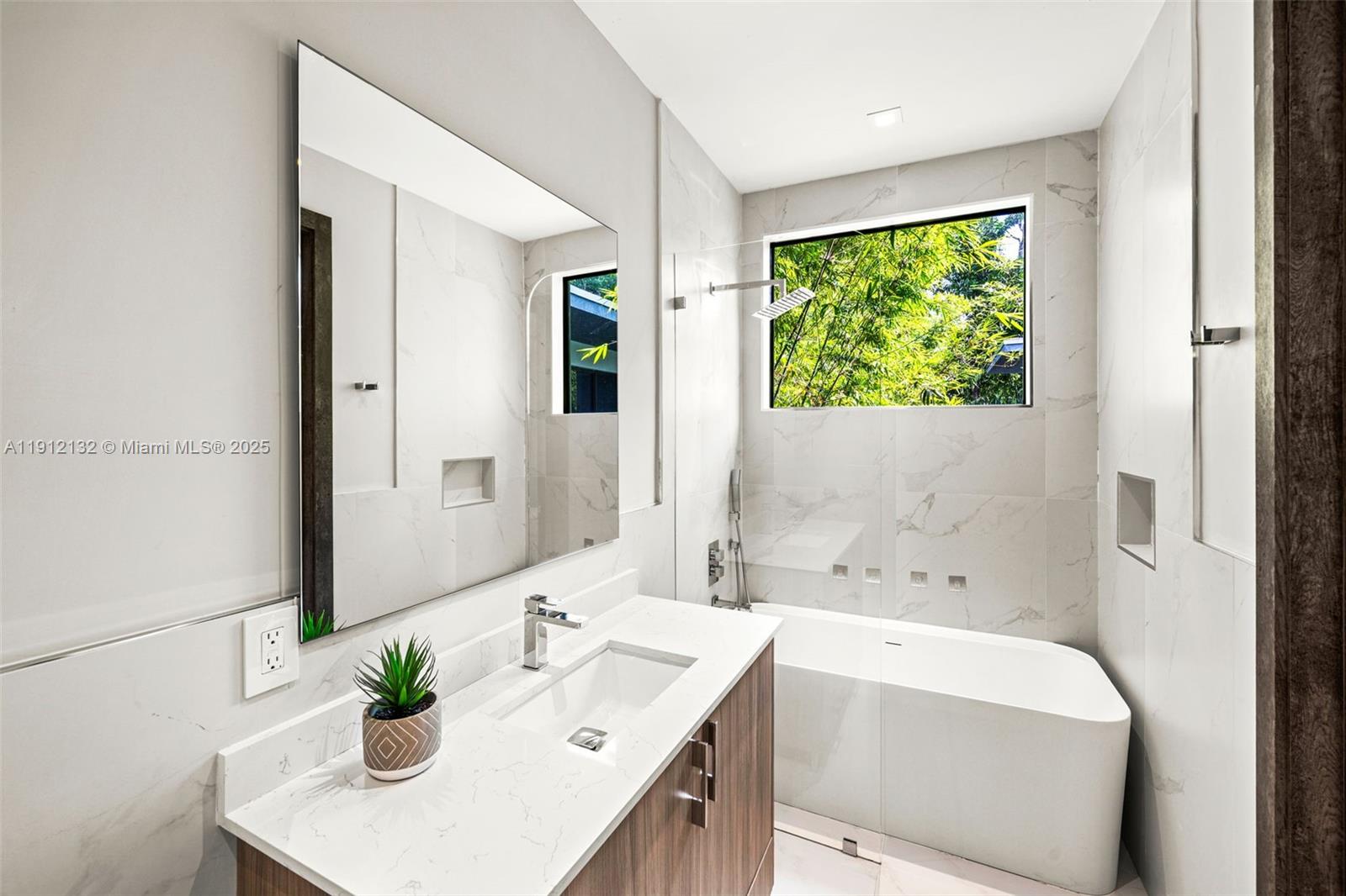 4185 Ventura Ave Coconut Grove, FL 33133