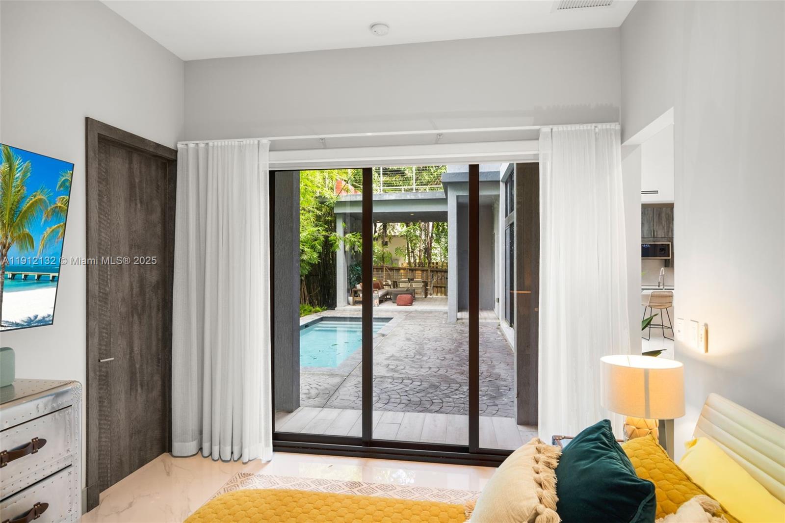 4185 Ventura Ave Coconut Grove, FL 33133