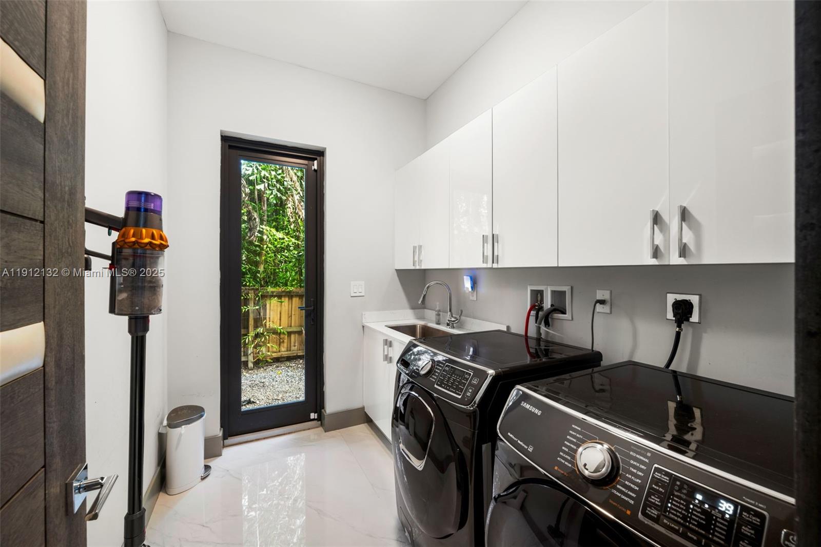 4185 Ventura Ave Coconut Grove, FL 33133