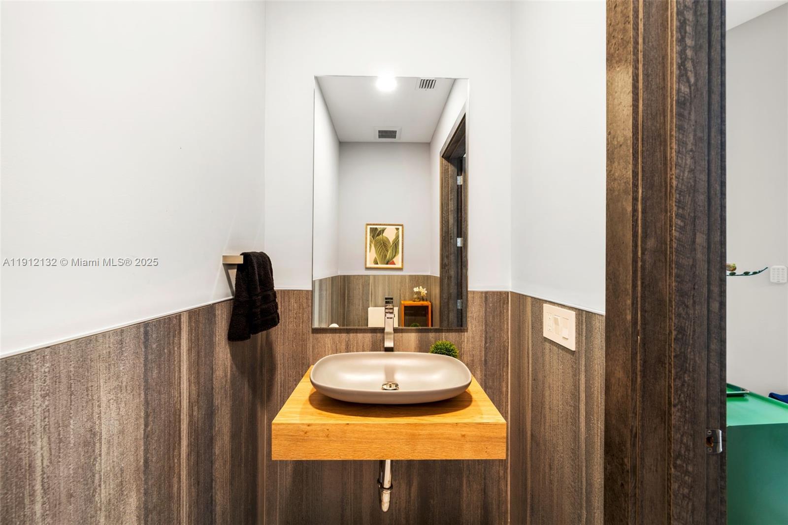 4185 Ventura Ave Coconut Grove, FL 33133