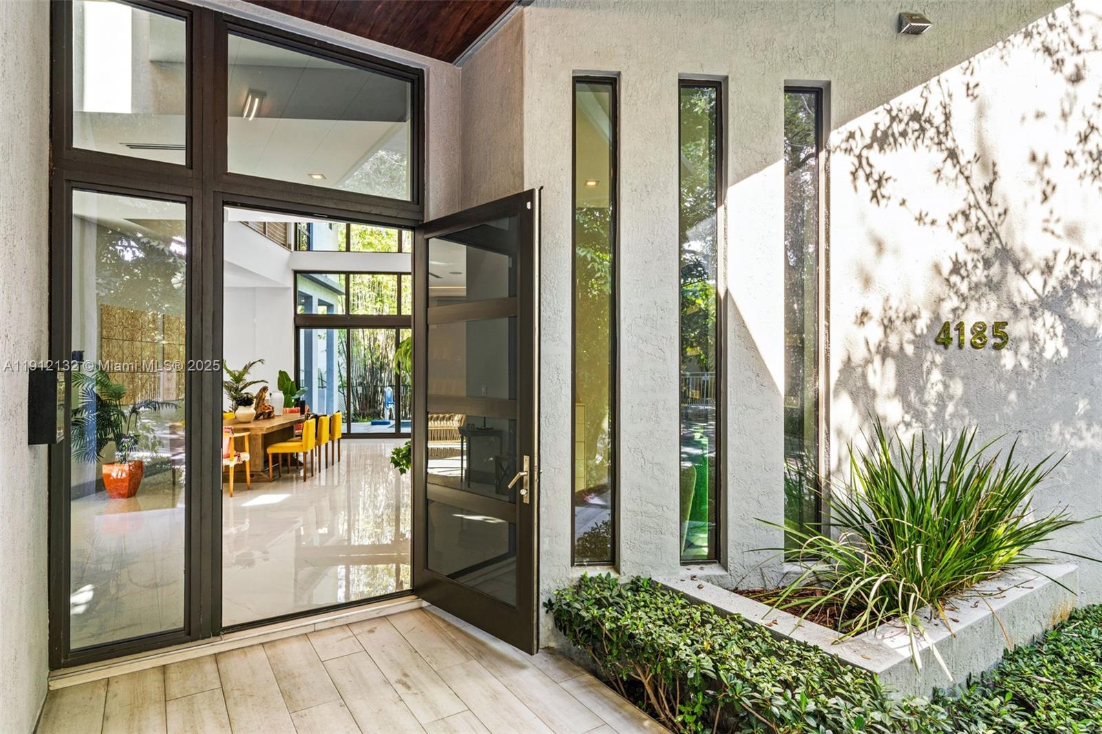 4185 Ventura Ave Coconut Grove, FL 33133