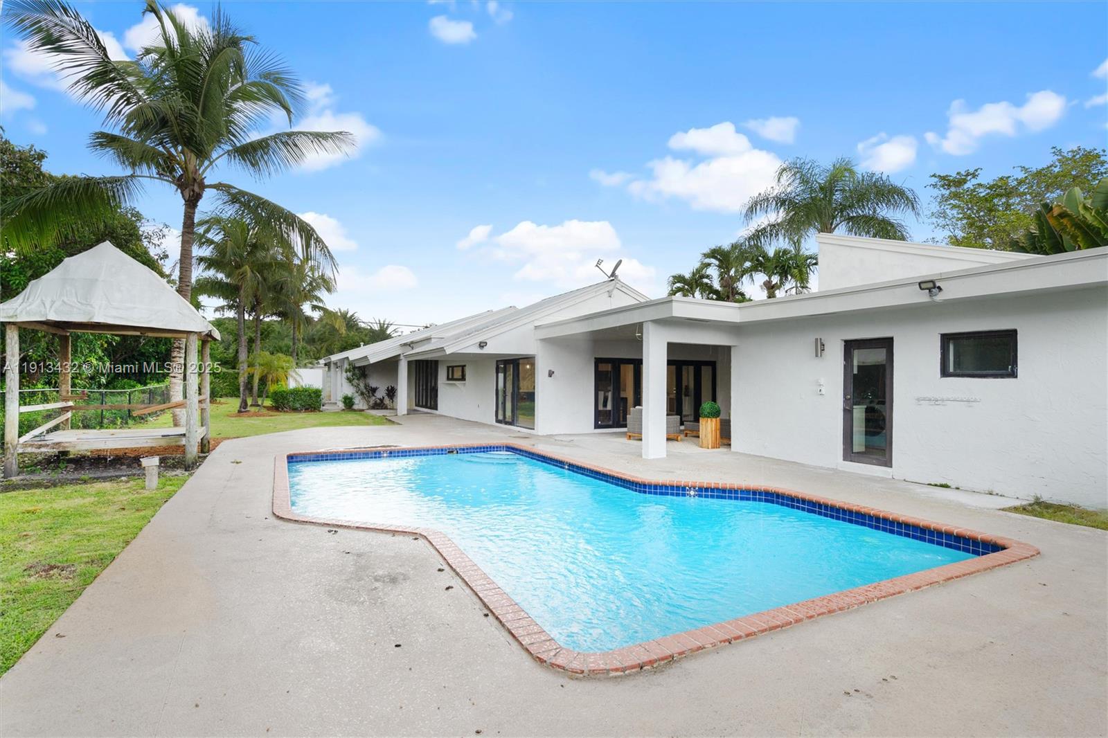 6900 SW 136th St Palmetto Bay, FL 33156