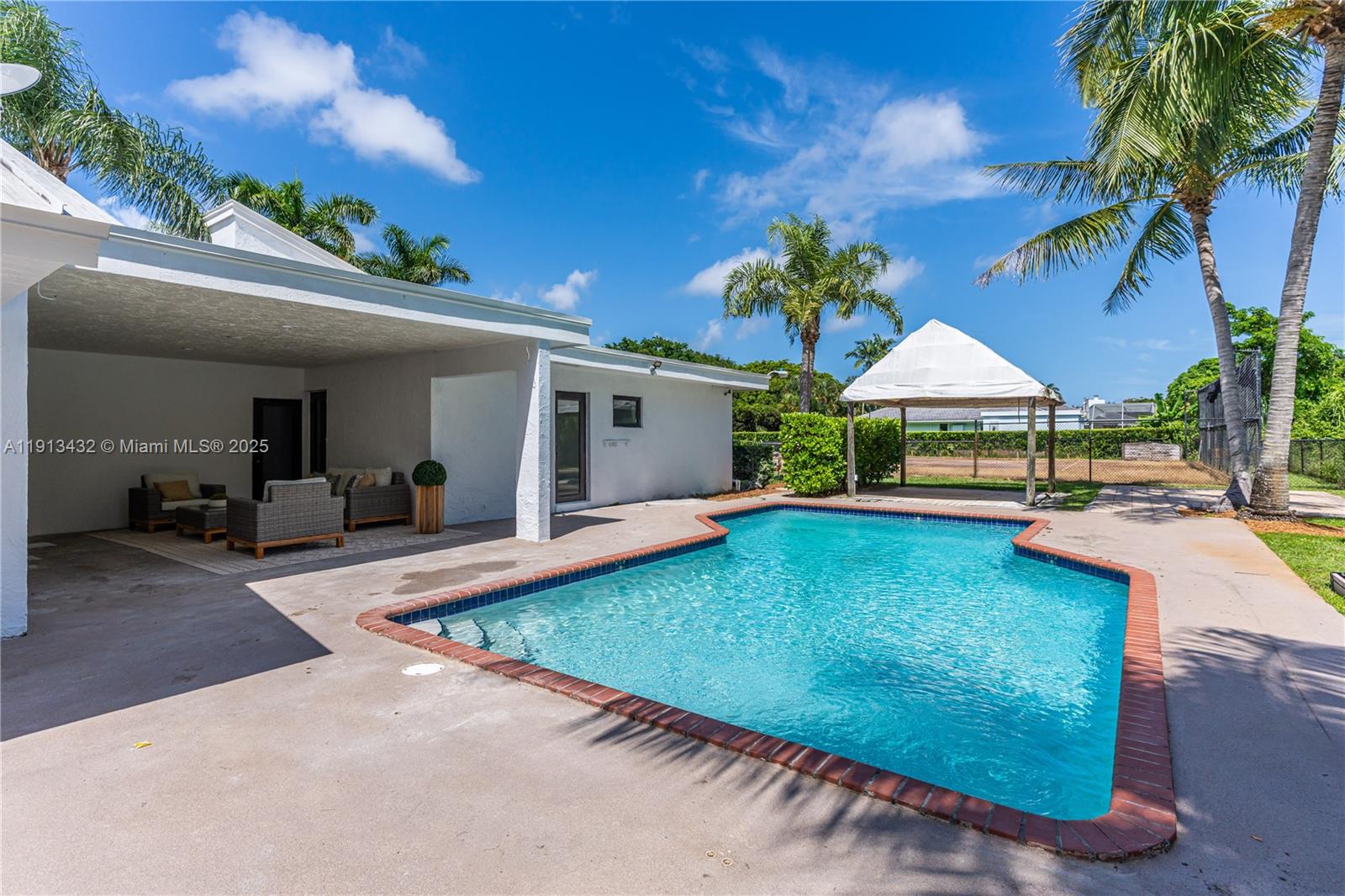 6900 SW 136th St Palmetto Bay, FL 33156