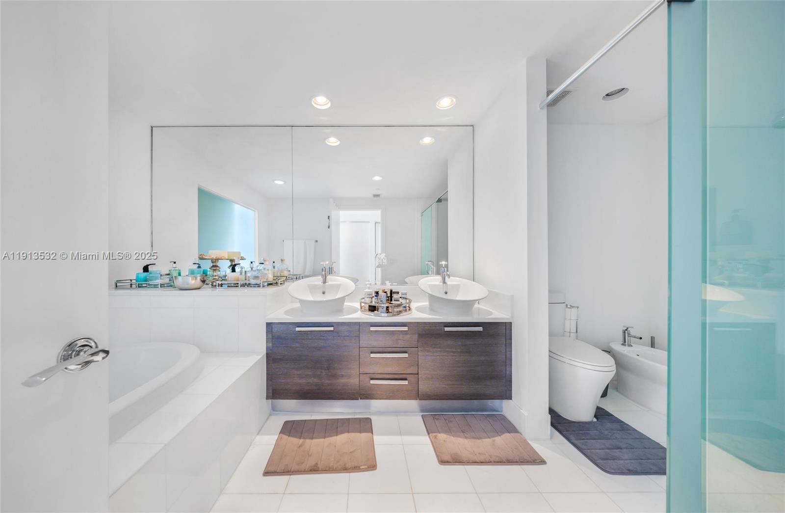 Undisclosed Address Aventura, FL 33180