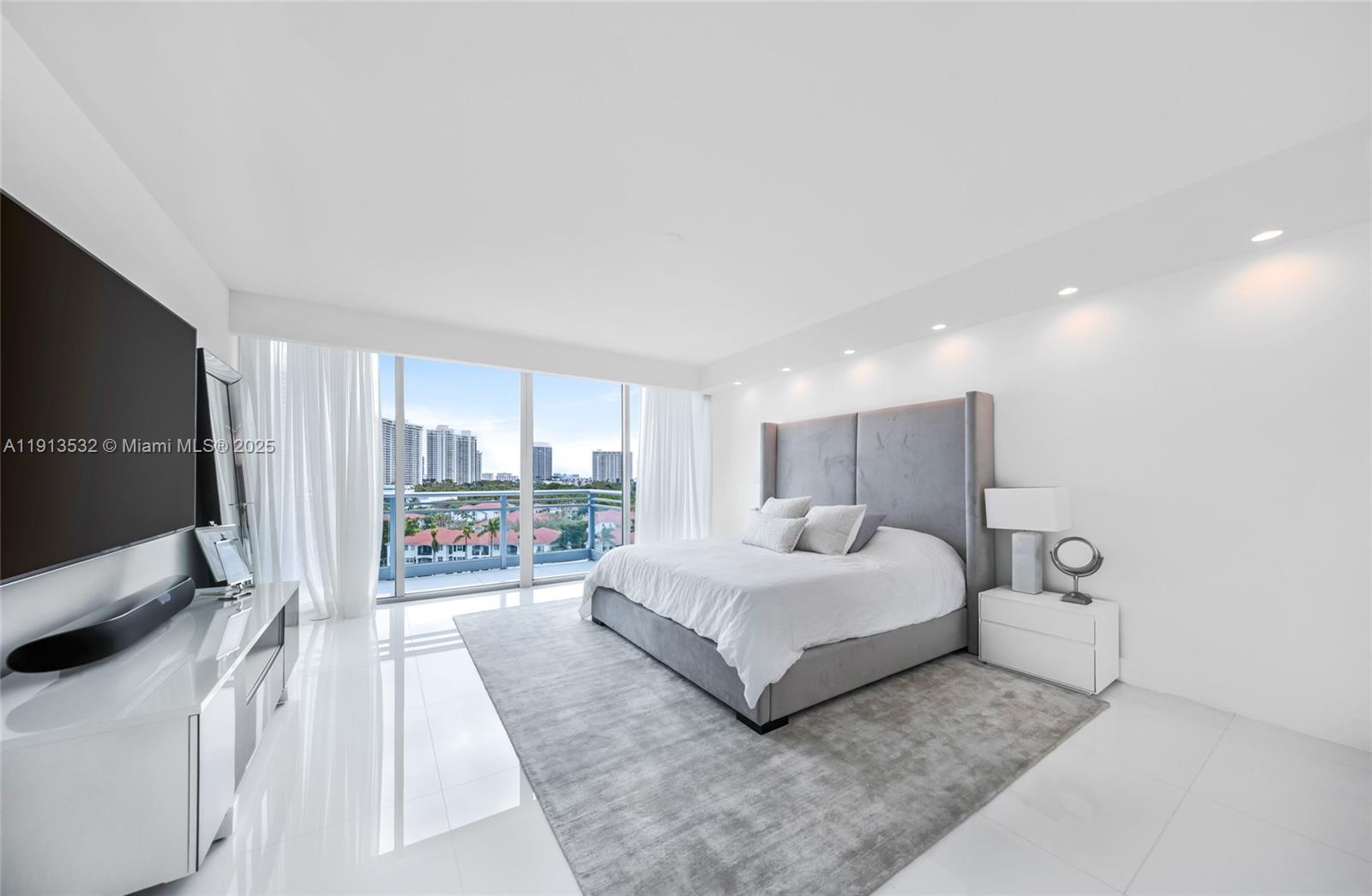 Undisclosed Address Aventura, FL 33180