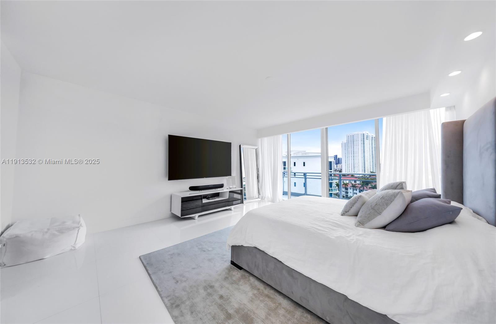 Undisclosed Address Aventura, FL 33180