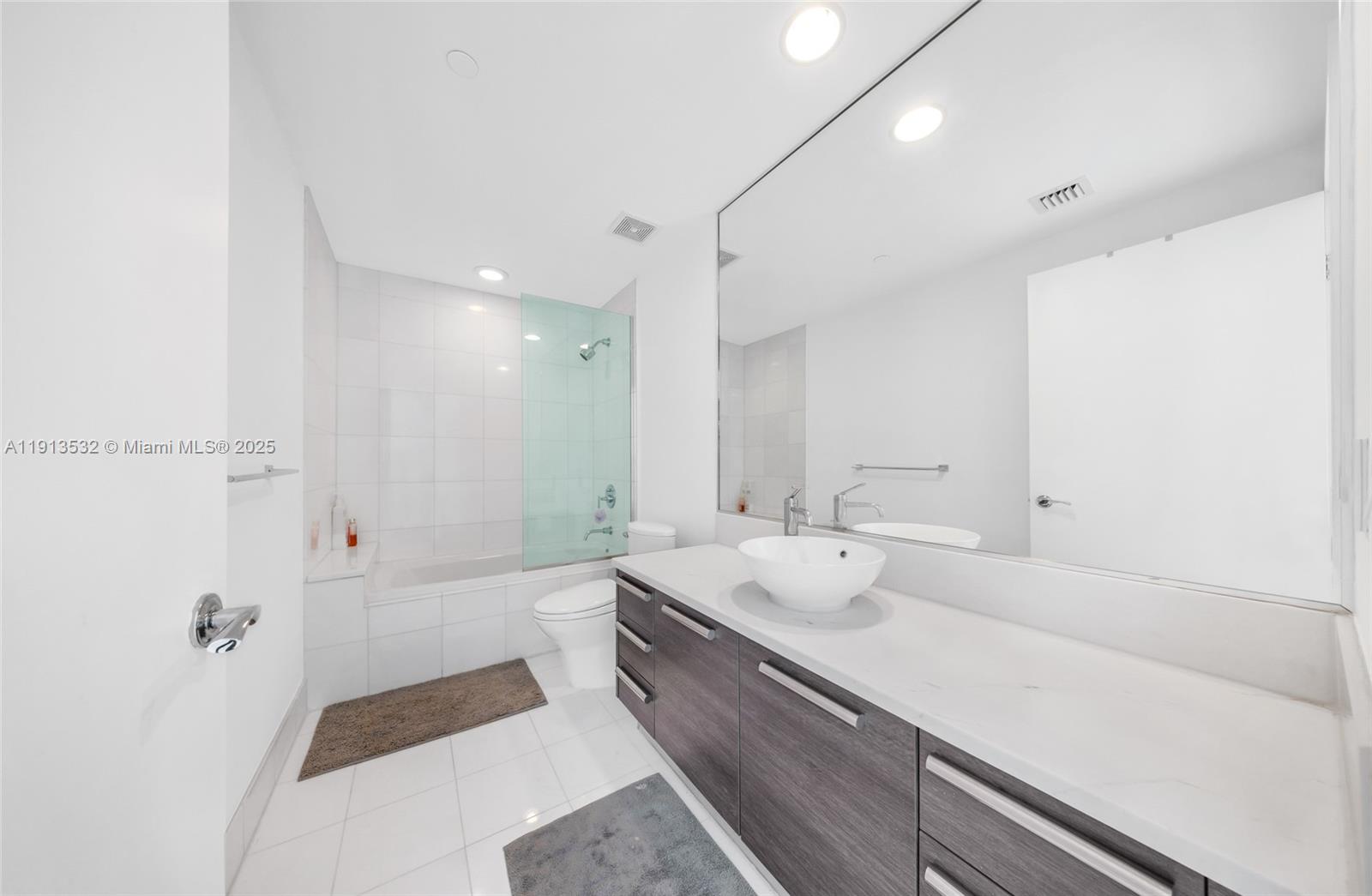 Undisclosed Address Aventura, FL 33180