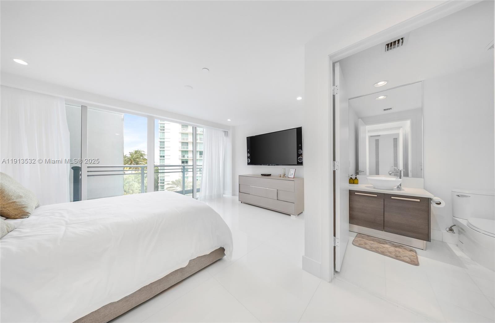 Undisclosed Address Aventura, FL 33180