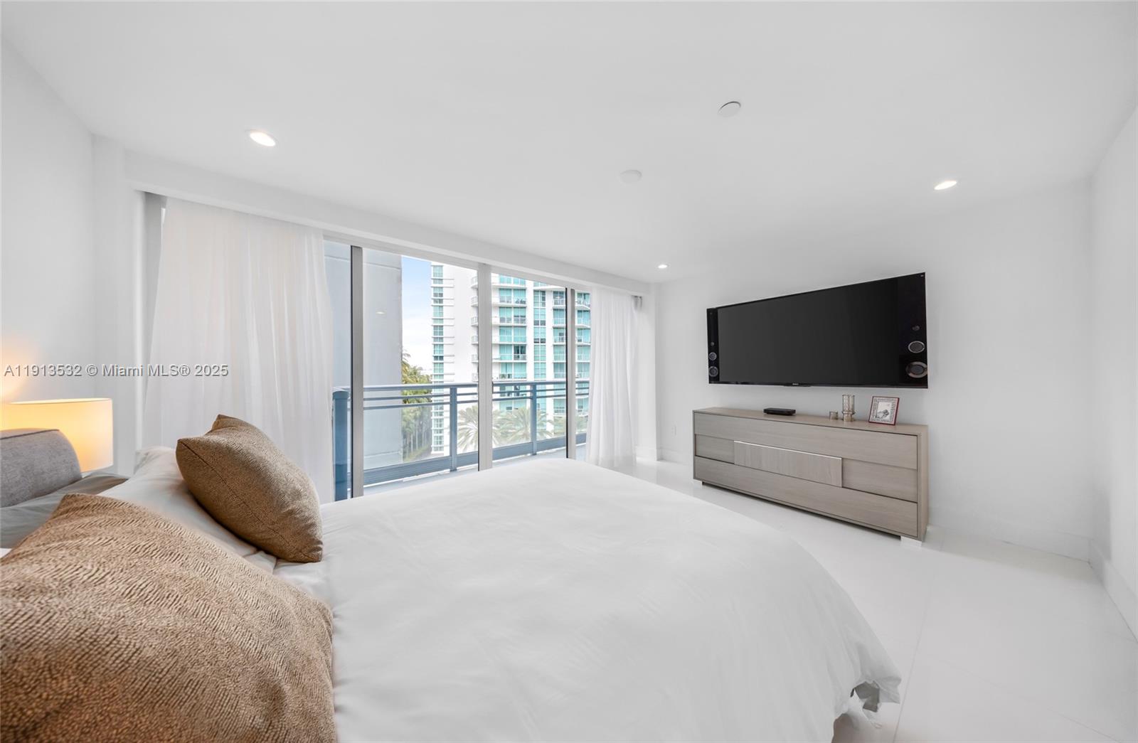 Undisclosed Address Aventura, FL 33180