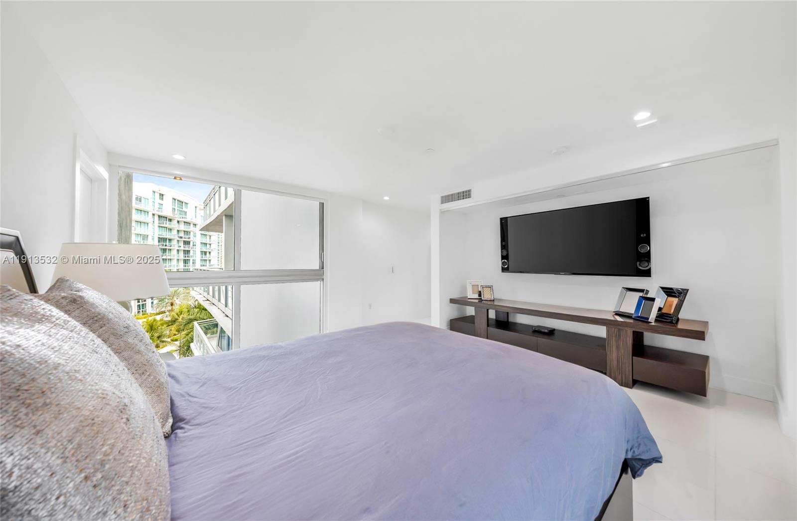 Undisclosed Address Aventura, FL 33180