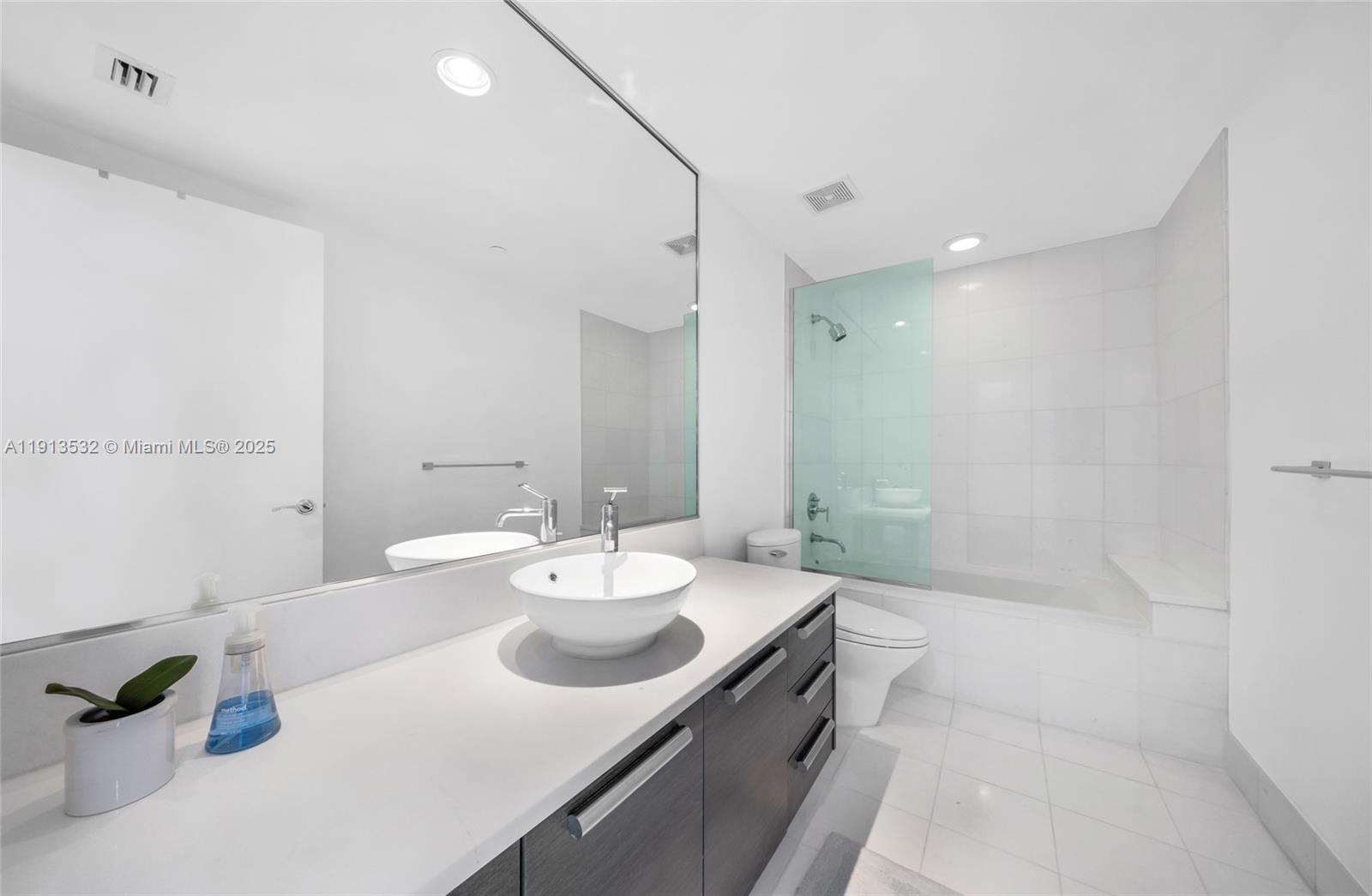 Undisclosed Address Aventura, FL 33180