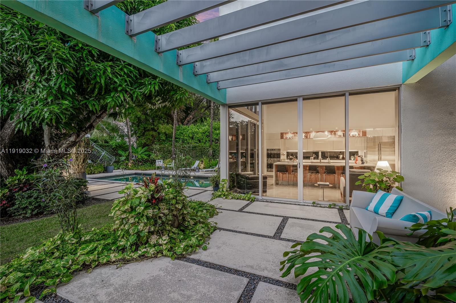 6495 SW 85th St Miami, FL 33143