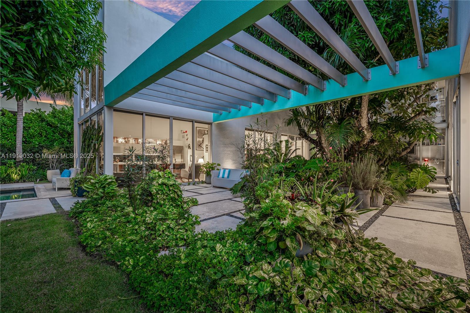 6495 SW 85th St Miami, FL 33143